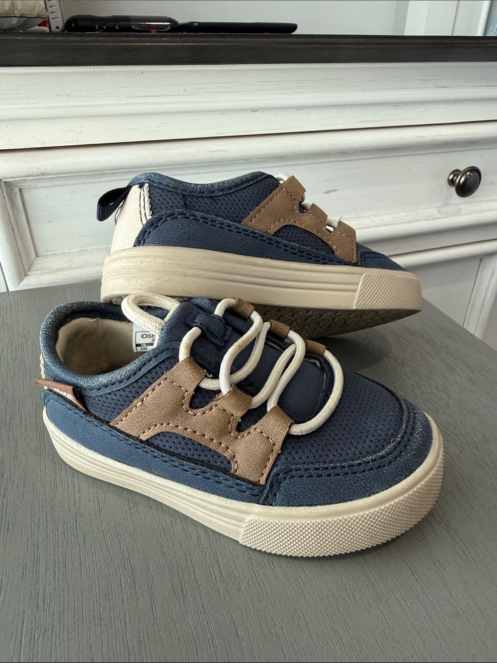 OshKosh B'Gosh Forketa Sneakers 5C